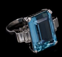 Lot 471 - An Art Deco style Aquamarine and diamond...