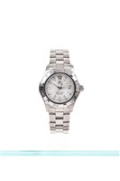 Lot 643 - Ladies' Tag Heuer Aquaracer stainless steel...