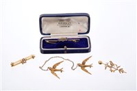 Lot 608 - Victorian gold double brooch in the form of...