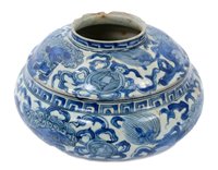 Lot 108 - 17th century Persian Safavid blue and white...