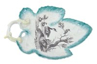 Lot 27 - 18th century Worcester leaf-shaped dish with...