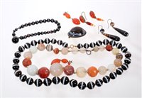 Lot 413 - Antique graduated banded agate bead necklace,...