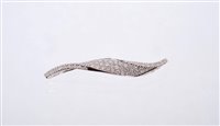 Lot 532 - Contemporary diamond and 18ct white gold...