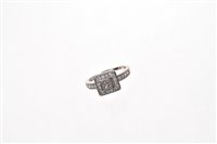 Lot 538 - Diamond cluster ring with a square cluster...