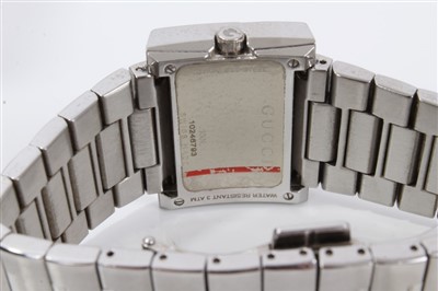Lot 3310 - Gucci ladies' stainless steel wristwatch, boxed