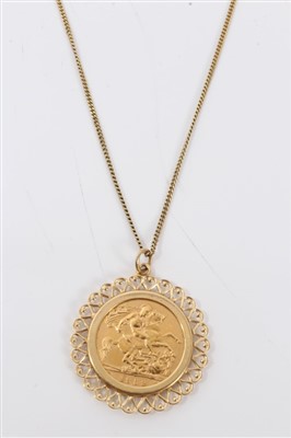 Lot 3213 - Gold Half Sovereign, 1982, in gold (9ct) pendant mount on gold (9ct) chain