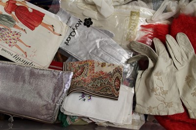 Lot 3074 - Selection of Vintage Accessories