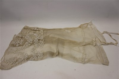 Lot 3079 - Collection of early 19th century lace items