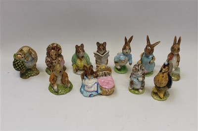 Lot 2152 - Eleven Beswick Beatrix Potter figures, plus a set of Beatrix Potter books