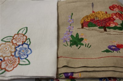 Lot 3085 - Quantity of vintage table linens.