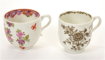 Lot 158 - Two 18th century Lowestoft coffee cups