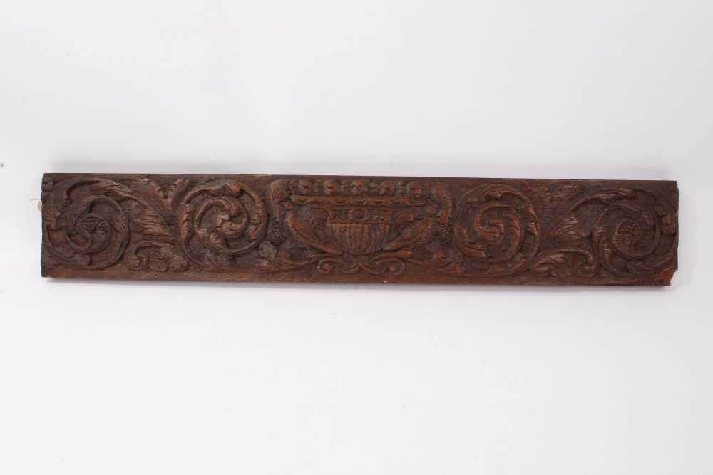 Lot 862 - 17tth / 18h century carved oak frieze