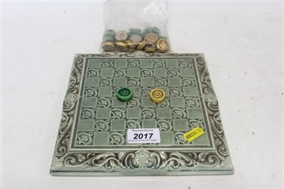 Lot 2017 - Leeds Fireclay co draught board and draughts