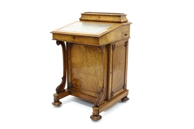 Lot 1325 - Good William IV walnut davenport desk