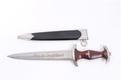 Lot 804 - Second World War Nazi SA men's dress dagger with etched polished steel blade, marked 'Alles Fur Deutschland', by Puma, Solingen, in scabbard