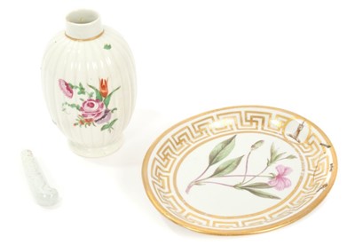 Lot 12 - 18th century Worcester tea caddy, botanical armorial oval dish, moulded blanc-de-chine fork handle