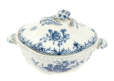 Lot 29 - 18th century Worcester blue and white tureen and cover