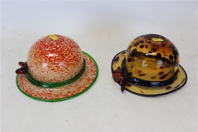 Lot 59 - Murano glass red and green sweet bowl together with one another similar (2)