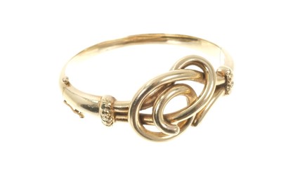 Lot 434 - Victorian yellow metal hinged bangle