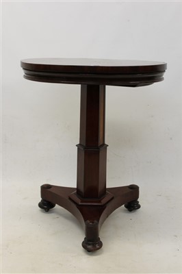 Lot 1388 - Early Victorian mahogany three tier metamorphic table / whatnot