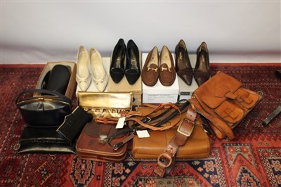 Lot 3094 - Vintage handbags including 1950s Dickins and Jones black leather bag, similar navy with gilt fastening . Large tan leather bag with metal fastenings, small leather satchel style bag. Jane Shilton...