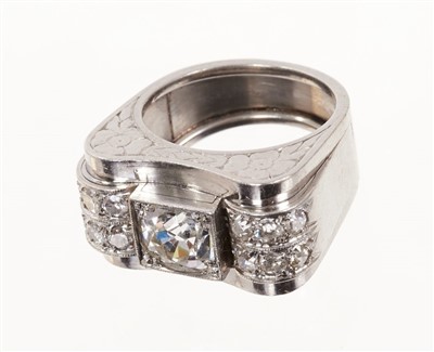 Lot 441 - Art Deco diamond ring, the central old cut diamond estimated to weigh approximately 1.10cts