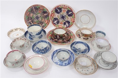 Lot 54 - Group of 18th / 19th century tea bowls and other ceramics