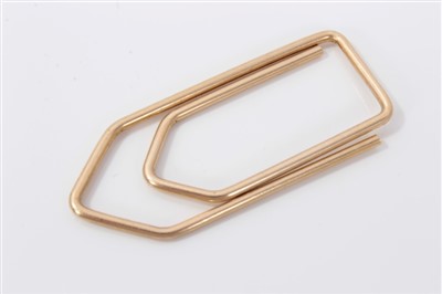 Lot 3280 - Gold (9ct) money clip