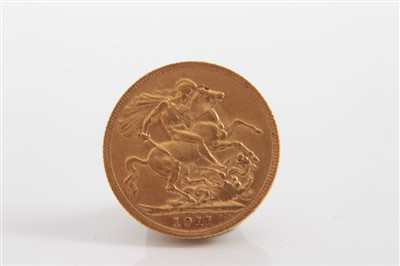 Lot 218 - G.B. gold Sovereign George V