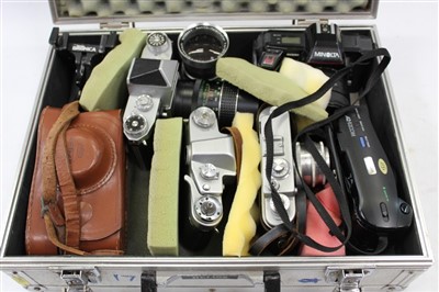 Lot 136 - Six 35mm cameras