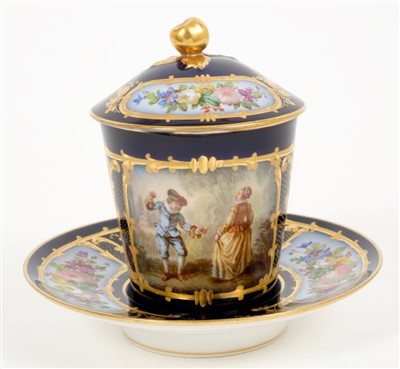 Lot 2 - Sèvres trembleuse cup, cover and saucer