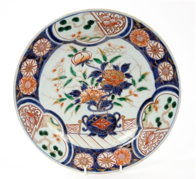 Lot 100 - An 18th century Japanese Imari round dish