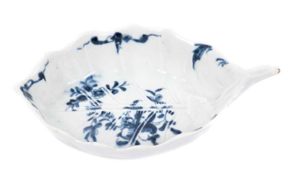 Lot 294 - A good 18th century Lowestoft porcelain pickle dish