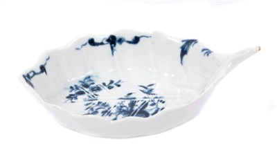 Lot 294 - A good 18th century Lowestoft porcelain pickle dish
