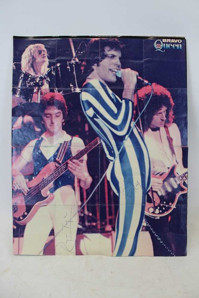 Queen Roger Taylor Brian May レコード Lot 393 - Brian May and Roger Taylor signed Queen