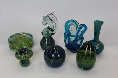 Lot 1016 - Collection of seven pieces of Mdina glassware, to include vase, paperweights