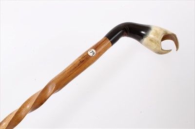 Lot 3671 - Early 20th century walking stick with twisted shaft, horn ferrule and unusual carved horn handle, 92cm overall length