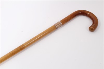 Lot 3706 - Victorian Malacca walking stick with 9ct gold collar (LOndon 1864) and crook handle, 91cm overall length