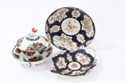 Lot 6 - 18th century Worcester porcelain, to include a two-handled cup, saucer and cover, circa 1765, decorated with the Fan pattern in underglaze blue and polychrome enamels. Also a leaf dish, circa 1770,...