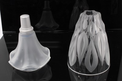 Lot 2210 - Lalique glass Lampe Berger Lamp Editions d’Art Vibration with frosted decoration 17.5cm