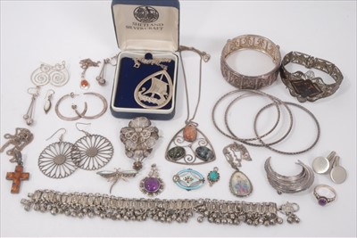 Lot 18 - Group silver and white metal jewellery