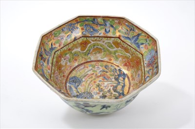 Lot 73 - Antique 18th / 19th century Chinese 'clobbered' blue and white porcelain bowl