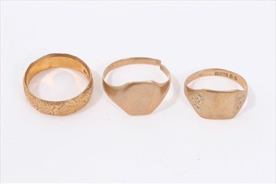 Lot 24 - 18ct gold wedding ring and two 9ct gold signet rings