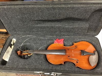 Lot 574 - Viola, cased