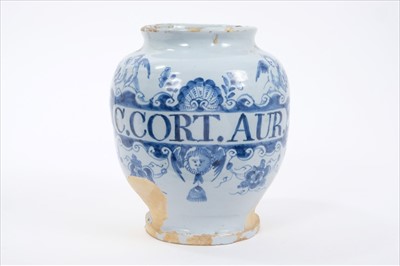 Lot 113 - Early 18th century English delft dry drug jar, titled 'C.CORT.AUR.'