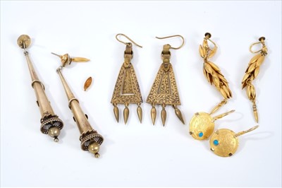 Lot 429 - Pair Eastern gold disc earrings and three other pairs gilt metal drop earrings
