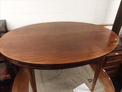 Lot 1024 - Mahogany dining table