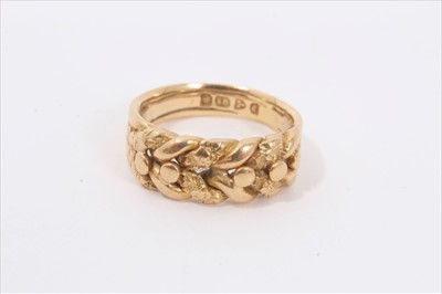 Lot 76 - Edwardian 18ct gold knot ring