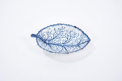 Lot 30 - Bow leaf pickle dish