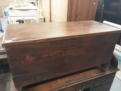 Lot 939 - Antique elm coffer